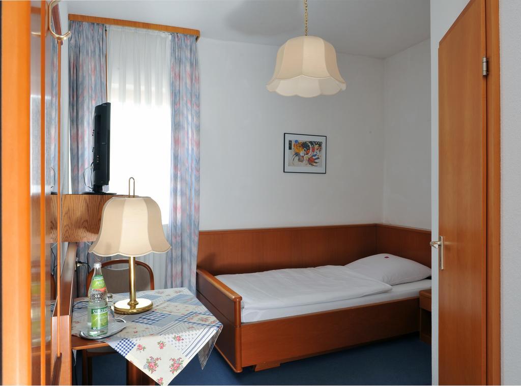 Hotel Grüner Baum Pommersfelden Exterior foto